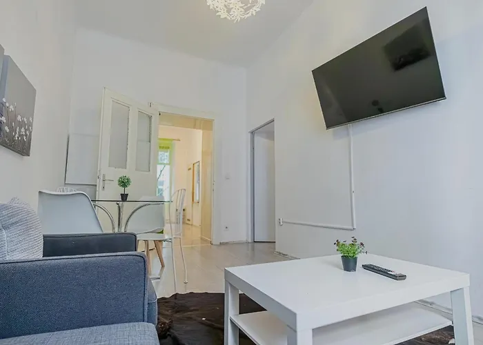 Budget & Friendly 1br & Lr Close To Belvedere Palace * Viena