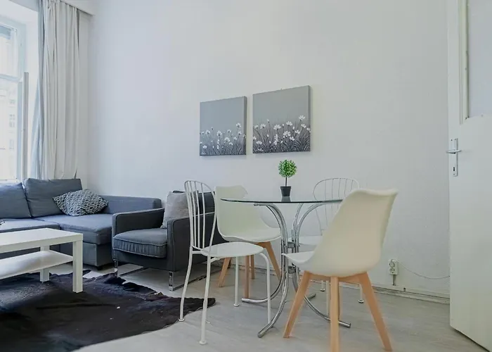 Budget & Friendly 1br & Lr Close To Belvedere Palace Apartamento *
