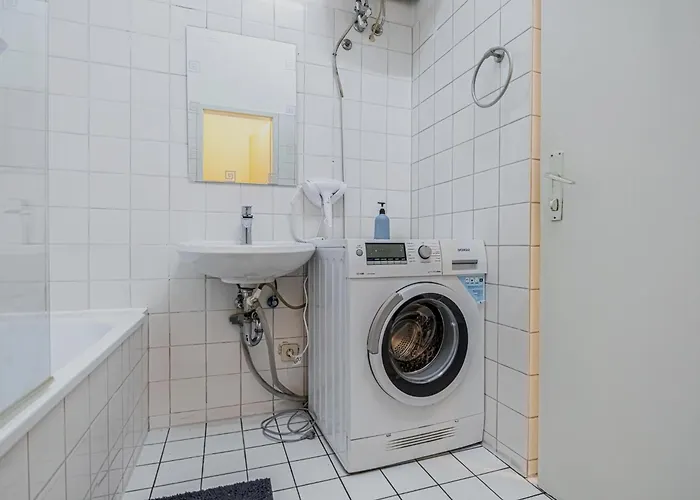 Budget & Friendly 1br & Lr Close To Belvedere Palace