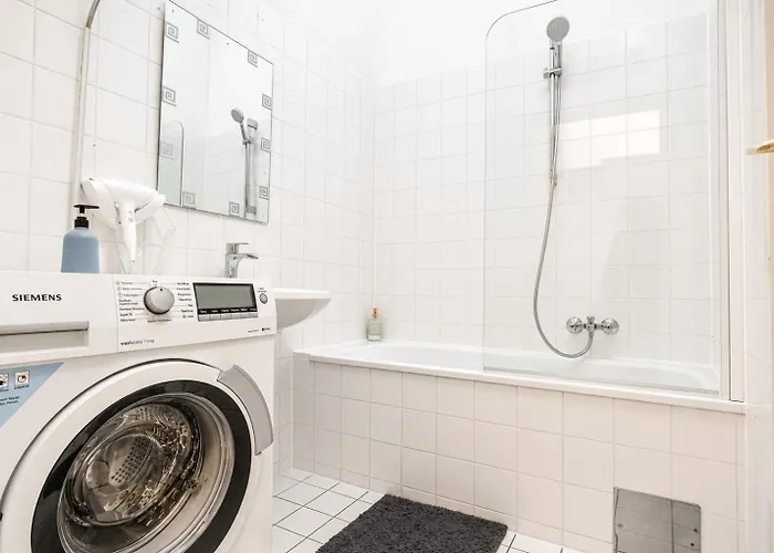 Budget & Friendly 1br & Lr Close To Belvedere Palace