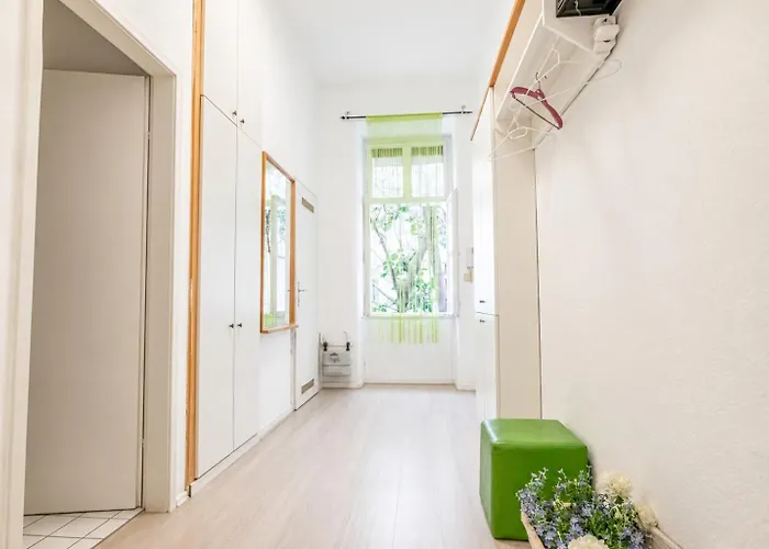 Budget & Friendly 1br & Lr Close To Belvedere Palace