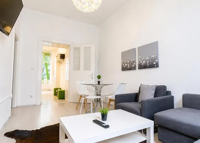 Budget & Friendly 1br & Lr Close To Belvedere Palace Apartamento Viena