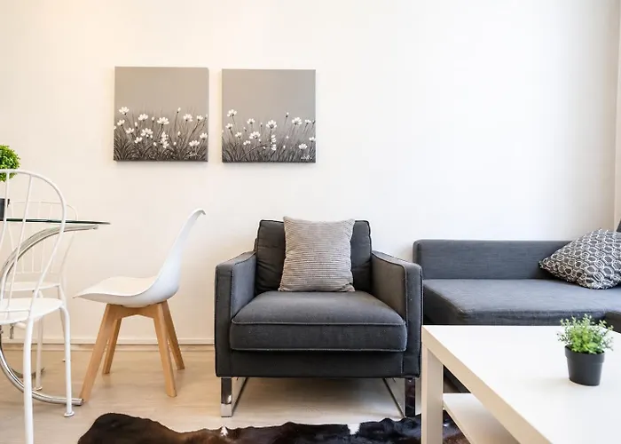 Budget & Friendly 1br & Lr Close To Belvedere Palace * Viena
